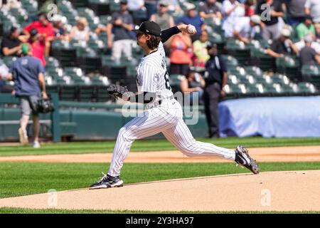 Chicago, Stati Uniti. 11 settembre 2024. Davis Martin (65) dei Chicago White Sox lanciò i campi di riscaldamento prima della partita Chicago White Sox vs Cleveland Guardians MLB al Guaranteed Rate Field. Punteggio finale: Chicago White Sox - 4, Cleveland Guardians - 6. (Foto di Raj Chavda/SOPA Images/Sipa USA) credito: SIPA USA/Alamy Live News Foto Stock