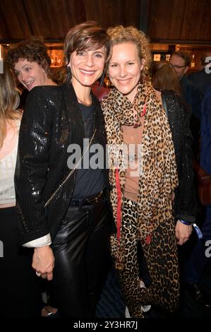 Christina Hecke mit Ehefrau Stefanie Henn bei der Verleihung des Deutschen Schauspielpreises 2024 im Club Theater Berlin. Berlino, 13.09.2024 *** Christina Hecke con la moglie Stefanie Henn alla cerimonia del German Acting Award 2024 al Club Theater Berlin, 13 09 2024 foto:XF.xKernx/xFuturexImagex schauspielpreis 4704 Foto Stock