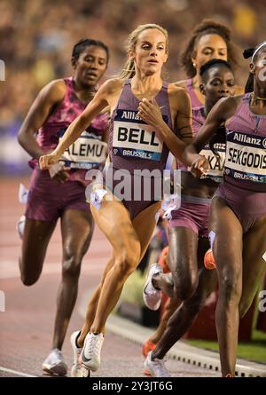 Georgia Bell della Gran Bretagna gareggia nella gara femminile di 800 m alle finali di atletica Memorial Van Damme Diamond League al King Baudouin Stadium Foto Stock