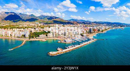 Vista panoramica aerea del porto turistico di Marbella. Marbella è una città della provincia di Malaga in Andalusia, Spagna. Foto Stock