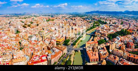 Vista panoramica aerea del centro di Murcia e del fiume Segura. Murcia è una città della Spagna sudorientale. Foto Stock