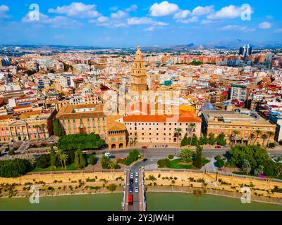 La chiesa Cattedrale di Santa Maria vista panoramica aerea, Murcia. Murcia è una città della Spagna sudorientale. Foto Stock