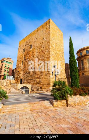 Torre Pretoriana e Circo Romano a Tarragona. Tarragona è una città portuale situata nel nord-est della Spagna sulla Costa Daurada, nella regione della Catalogna, in Spagna. Foto Stock