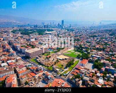 Vista panoramica aerea dell'Agorà di Smirne. L'Agorà di Smirne è un'antica agorà romana situata nella città di Smirne in Turchia. Foto Stock