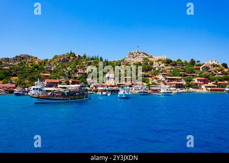 Il castello di Simena è un'antica fortezza liciano nel villaggio di Kalekoy nel distretto di Demre nella provincia di Antalya in Turchia Foto Stock