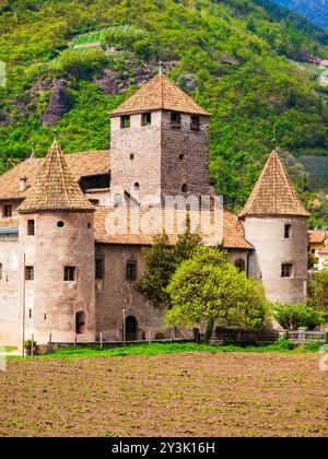 Castel Mareccio o Castel Mareccio è un fortilizio medievale nel centro storico di Bolzano in Alto Adige, Italia settentrionale Foto Stock