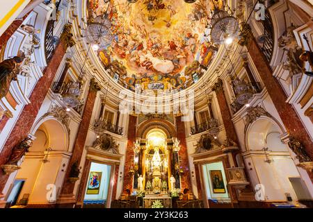 Valencia, Spagna - 16 ottobre 2021: Basilica di nostra Signora degli interni abbandonati nella città di Valencia in Spagna Foto Stock