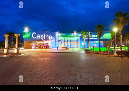 Alicante, Spagna - 18 ottobre 2021: Casinò Mediterraneo o casinò mediterraneo presso il porto della città di Alicante, regione di Valencia in Spagna Foto Stock