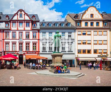 KOBLENZ, Germania - 27 giugno 2018: piazza dei gesuiti o jesuitenplatz a Koblenz città vecchia in Germania Foto Stock