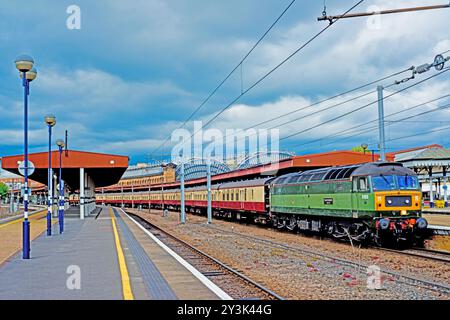 Classe 47 D1935 Roger Hoskings a York Station, Yorkshire, Inghilterra Foto Stock