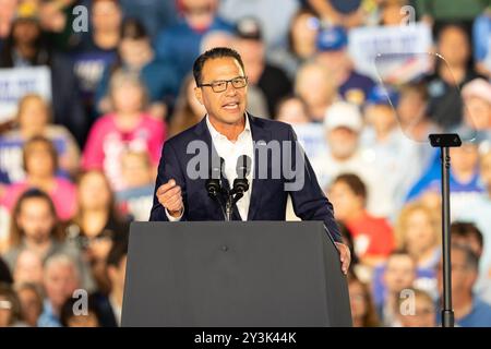 Wilkes barre, Stati Uniti. 13 settembre 2024. Governatore della Pennsylvania Josh Shapiro Campaigns per Kamala Harris per presidente presso il McHale Athletic Center della Wilkes University di Wilkes-barre, PA (foto di Lev Radin/Pacific Press) crediti: Pacific Press Media Production Corp./Alamy Live News Foto Stock