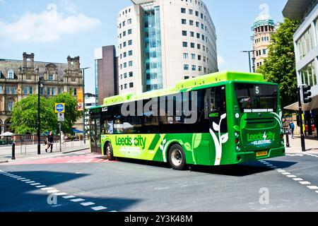 Leeds: City Electric Bus, Leeds, West Yorkshire, Inghilterra Foto Stock