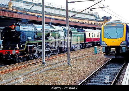 West Country Class No 34046 Braunton alla stazione di York, 3 giugno 2024 Foto Stock