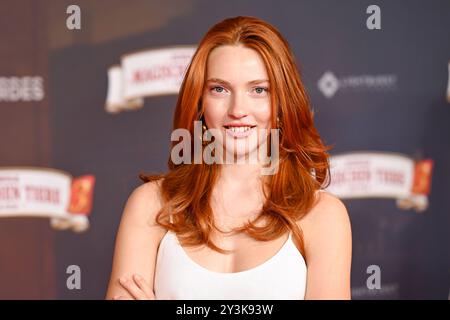 Monaco, Germania. 14 settembre 2024. Emilia Maier, attrice, fotografata alla prima del film "la scuola degli animali magici 3". Credito: Tobias Hase/dpa/Alamy Live News Foto Stock