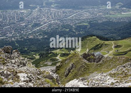 Vista di Innsbruck dall'Hafelekar, catena settentrionale delle Alpi di Innsbruck, paesaggio alpino, Innsbruck, Tirolo, Austria, Europa Foto Stock