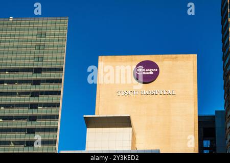 Gli ospedali di Langone della NYU hanno un grande campus verticale sulla First Avenue a Kips Bay, New York City, 2024, USA Foto Stock