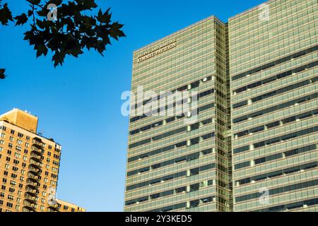 Gli ospedali di Langone della NYU hanno un grande campus verticale sulla First Avenue a Kips Bay, New York City, 2024, USA Foto Stock