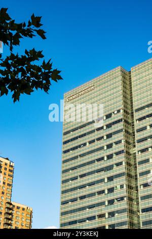 Gli ospedali di Langone della NYU hanno un grande campus verticale sulla First Avenue a Kips Bay, New York City, 2024, USA Foto Stock