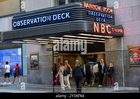 Pubblicità Marquee al Rockefeller Center, New York City, USA 2024 Foto Stock