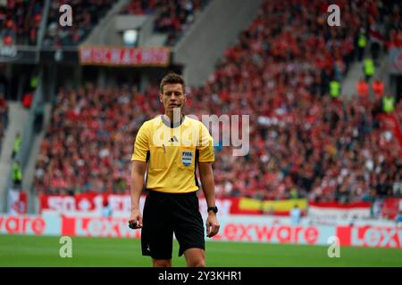 Friburgo, Germania. 14 settembre 2024. Schiedsrichter: Daniel Siebert (Berlino) beim Spiel der 1. FBL: 24-25: 3. Sptg. SC Freiburg - LE NORMATIVE DFL di VfL Bochum VIETANO QUALSIASI USO DI FOTOGRAFIE COME SEQUENZE DI IMMAGINI E/O QUASI-VIDEONann credito: dpa/Alamy Live News Foto Stock