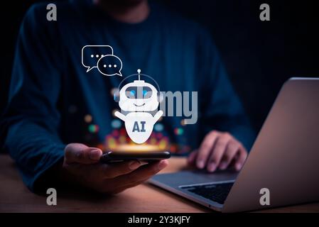 Persona che utilizza lo smartphone con chatbot olografico ai, che rappresenta l'assistenza virtuale e l'interazione digitale. Ideale per la tecnologia, il servizio clienti e in Foto Stock