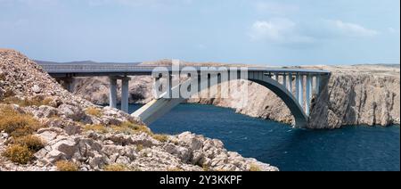 Paski Bridge, collega l'isola di pag con la terra Foto Stock