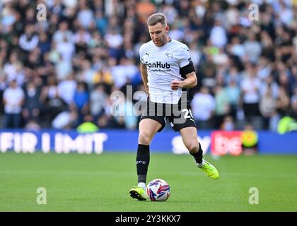 Callum ELDER (Derby County) attacca con il pallone durante la partita del Campionato Sky Bet Derby County vs Cardiff City al Pride Park Stadium, Derby, Regno Unito, 14 settembre 2024 (foto di Mark Dunn/News Images) Foto Stock