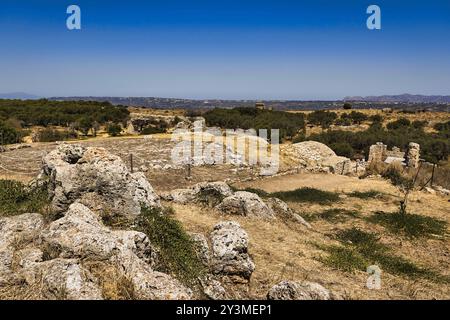 Paesaggio con rovine dell'antica città romana di Aptera sull'isola di Creta in Grecia Foto Stock