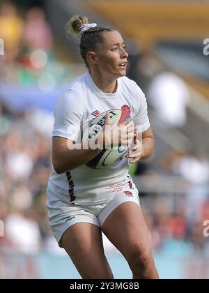 Londra, Regno Unito. 14 settembre 2024. Natasha Hunt of England Red Roses cattura la palla durante l'amichevole internazionale tra Inghilterra Red Roses e nuova Zelanda all'Allianz Stadium di Twickenham. Crediti: Jay Patel/Alamy Live News Foto Stock