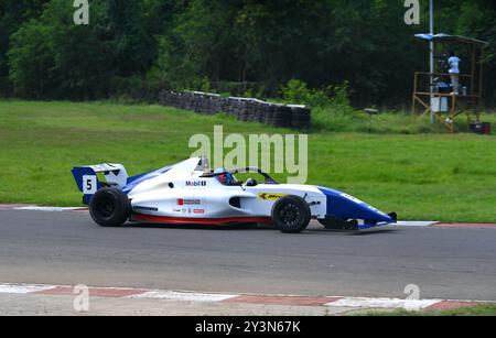 Chennai, INDIA. 14 settembre 2024. Jaden Pariat (5) dei velocisti di Bangalore ha vinto la gara 1 del terzo round del campionato indiano F4 a Chennai, INDIA. Crediti: Ranjith Kumar/Alamy Live News. Foto Stock