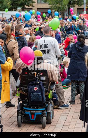 Zurigo, Oerlikon, Svizzera. 14 settembre 2024. Partecipanti alla «marcia per la vita» («Marsch fürs Läbe»), un evento annuale che si oppone all'aborto e sostiene i diritti del nascituro. Crediti: Fabienne Koch/Alamy Live News. Foto Stock