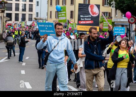 Zurigo, Oerlikon, Svizzera. 14 settembre 2024. Partecipanti alla «marcia per la vita» («Marsch fürs Läbe»), un evento annuale che si oppone all'aborto e sostiene i diritti del nascituro. Crediti: Fabienne Koch/Alamy Live News. Foto Stock