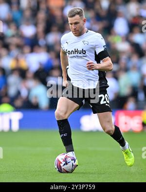 Callum ELDER (Derby County) attacca con il pallone durante la partita del Campionato Sky Bet Derby County vs Cardiff City al Pride Park Stadium, Derby, Regno Unito, 14 settembre 2024 (foto di Mark Dunn/News Images) Foto Stock