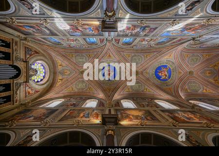 Roma, Italia - 1 settembre 2023: Vista interna della Basilica di Sant'Agostino in campo Marzio, Roma, Italia (Basilica di Sant'Agostino in campo Marzio), Roma, Foto Stock
