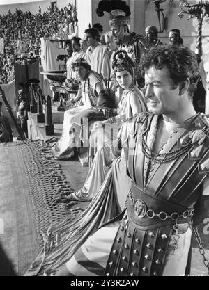 PETER USTINOV, PATRICIA LAFFAN e ROBERT TAYLOR in una scena da QUO VADIS 1951 regista MERVYN LEROY romanzo HENRYK SIENKIEWICZ Screenplay JOHN LEE MAHIN, S.N. BEHRMAN e SONYA LEVIEN Music MIKLOS ROZSA Cinematography WILLIAM S. SKALL e ROBERT SURTEES Costumes ricreati dal produttore di HERSCHEL McCoy SAM ZIMBALIST Metro Goldwyn Mayer Foto Stock