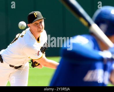 Pittsburgh, Stati Uniti. 14 settembre 2024. Il lanciatore dei Pittsburgh Pirates Mitch Keller (23) inizia contro i Kansas City Royals al PNC Park sabato 14 settembre 2024 a Pittsburgh. Foto di Archie Carpenter/UPI credito: UPI/Alamy Live News Foto Stock