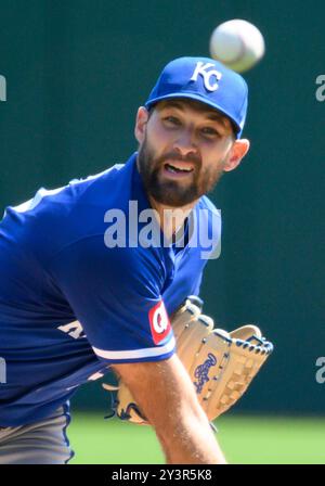 Pittsburgh, Stati Uniti. 14 settembre 2024. Il lanciatore dei Kansas City Royals Michael Wacha (52) inizia contro i Pittsburgh Pirates al PNC Park sabato 14 settembre 2024 a Pittsburgh. Foto di Archie Carpenter/UPI credito: UPI/Alamy Live News Foto Stock