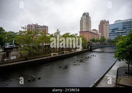 Vista panoramica del centro città dall'alto del fiume Providence. Foto Stock