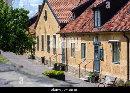 Varberg, Svezia - 04 luglio 2022: Edifici all'interno della fortezza di Varberg. Foto Stock