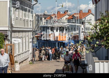 Kung'lv, Svezia - 15 luglio 2022: Traghetto via cavo Lasse-Maja che attraversa Marstrand e la terraferma. Foto Stock