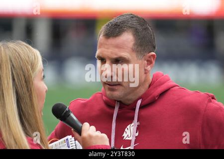 Seattle, Stati Uniti. 14 settembre 2024. Il capo-allenatore dei Washington State Cougars Jake Dickert viene intervistato all'intervallo della Apple Cup 2024 al Lumen Field di Seattle, Washington, il 14 settembre 2024. (Credito fotografico Nate Koppelman/Sipa USA) credito: SIPA USA/Alamy Live News Foto Stock