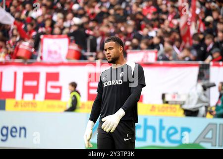 Friburgo, Germania. 14 settembre 2024. Torwart Noah Atubolu (SC Freiburg) beim Spiel der 1. FBL: 24-25: 3. Sptg. SC Freiburg - LE NORMATIVE DFL di VfL Bochum VIETANO QUALSIASI USO DI FOTOGRAFIE COME SEQUENZE DI IMMAGINI E/O QUASI-VIDEONann credito: dpa/Alamy Live News Foto Stock