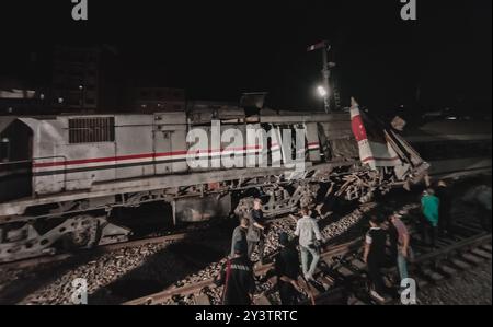 Zagazig, Egitto. 14 settembre 2024. (INT) incidente ferroviario Zagazig con 3 morti e molti feriti in Egitto. 14 settembre 2024 Zagazig, Governatorato di Sharqiya, Egitto: C'è stato un incidente ferroviario a Zagazig con molti feriti e 3 morti. I feriti nell'incidente ferroviario sono saliti a 49 secondo il Ministero della salute e della popolazione. Alcuni dei feriti sono stati trasferiti all'ospedale universitario Zagazig, all'ospedale al-Ahrar e a un ospedale privato nel Governatorato di Sharqia, su richiesta dei feriti, oltre a 3 morti. Il ministero ha spiegato che la condizione di salute di 44 del i Foto Stock