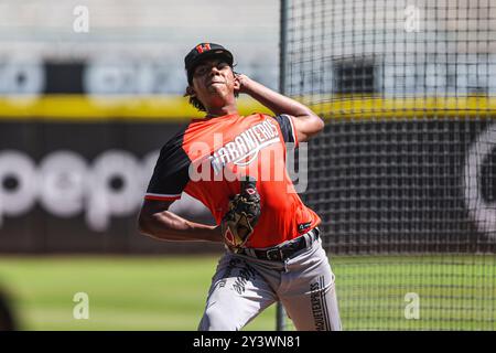 HERMOSILLO, MESSICO - 14 SETTEMBRE: Oswaldo Pacheco lanciatore Crespo in bullpen, durante una sessione di allenamento davanti alla Liga ARCO Mexicana del Pacifico 2024-2025 allo stadio Fernando Valenzuela il 14 settembre 2024 a Hermosillo, Messico. (Foto di Luis Gutierrez/Norte Photo) Foto Stock