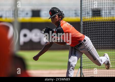 HERMOSILLO, MESSICO - 14 SETTEMBRE: Oswaldo Pacheco lanciatore Crespo in bullpen, durante una sessione di allenamento davanti alla Liga ARCO Mexicana del Pacifico 2024-2025 allo stadio Fernando Valenzuela il 14 settembre 2024 a Hermosillo, Messico. (Foto di Luis Gutierrez/Norte Photo) Foto Stock
