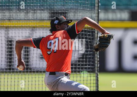 HERMOSILLO, MESSICO - 14 SETTEMBRE: Oswaldo Pacheco lanciatore Crespo in bullpen, durante una sessione di allenamento davanti alla Liga ARCO Mexicana del Pacifico 2024-2025 allo stadio Fernando Valenzuela il 14 settembre 2024 a Hermosillo, Messico. (Foto di Luis Gutierrez/Norte Photo) Foto Stock