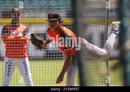 HERMOSILLO, MESSICO - 14 SETTEMBRE: Oswaldo Pacheco lanciatore Crespo in bullpen, durante una sessione di allenamento davanti alla Liga ARCO Mexicana del Pacifico 2024-2025 allo stadio Fernando Valenzuela il 14 settembre 2024 a Hermosillo, Messico. (Foto di Luis Gutierrez/Norte Photo) Foto Stock