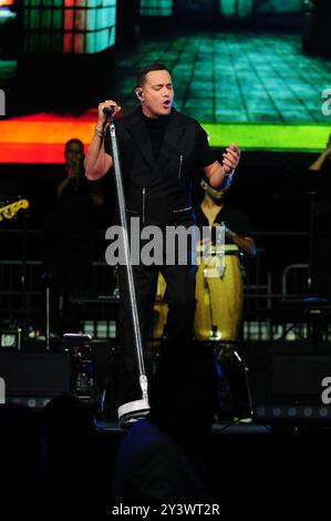 Coral Gables, Florida, Stati Uniti. 13 settembre 2024. Victor Manuelle si esibisce dal vivo sul palco durante "vive el ritmo Miami 2" al Watsco Center il 13 settembre 2024 a Coral Gables, Florida. Crediti: Mpi10/Media Punch/Alamy Live News Foto Stock