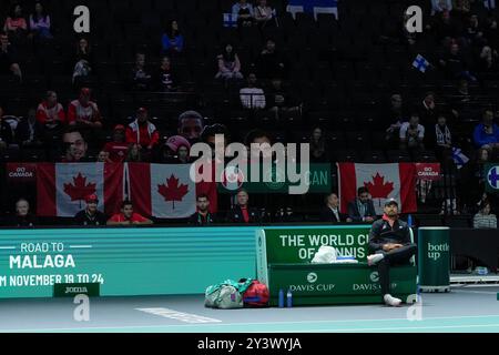 AO Arena, Manchester, Regno Unito. 12 settembre 2024. Finali di Coppa Davis, fase a gironi, gruppo D giorno 3; Frank Dancevic, Capitano del Canada, siede sulla panchina del Team Canada durante la prima sessione di caucciù Credit: Action Plus Sports/Alamy Live News Foto Stock