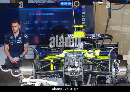 Circuito cittadino di Baku, Baku, Azerbaigian. 12 settembre 2024. Formula 1 Azerbaijan Grand Prix 2024; giorno dell'arrivo del team e del driver; vettura Williams montata nel garage credito: Action Plus Sports/Alamy Live News Foto Stock